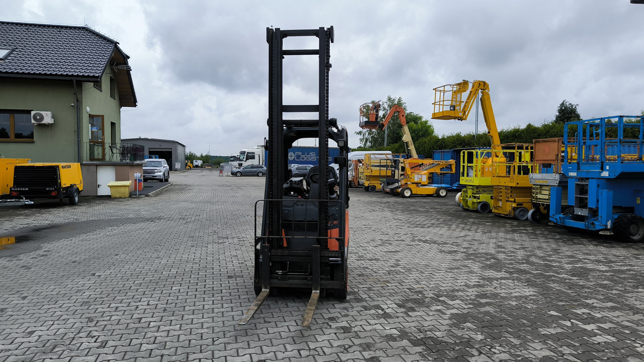 LINDE E 16 PH – 02 - Xe nâng điện: hình 2 LINDE E 16 PH – 02 - Xe nâng điện: hình 2