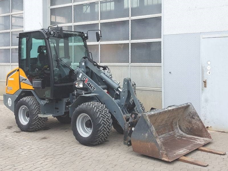 Giant G 3500 X-Tra - Máy xúc lật đa năng: hình 4 Giant G 3500 X-Tra - Máy xúc lật đa năng: hình 4