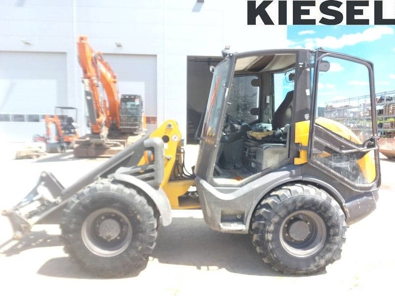 Mecalac AX 1000 - Máy xúc lật bánh lốp: hình 1 Mecalac AX 1000 - Máy xúc lật bánh lốp: hình 1