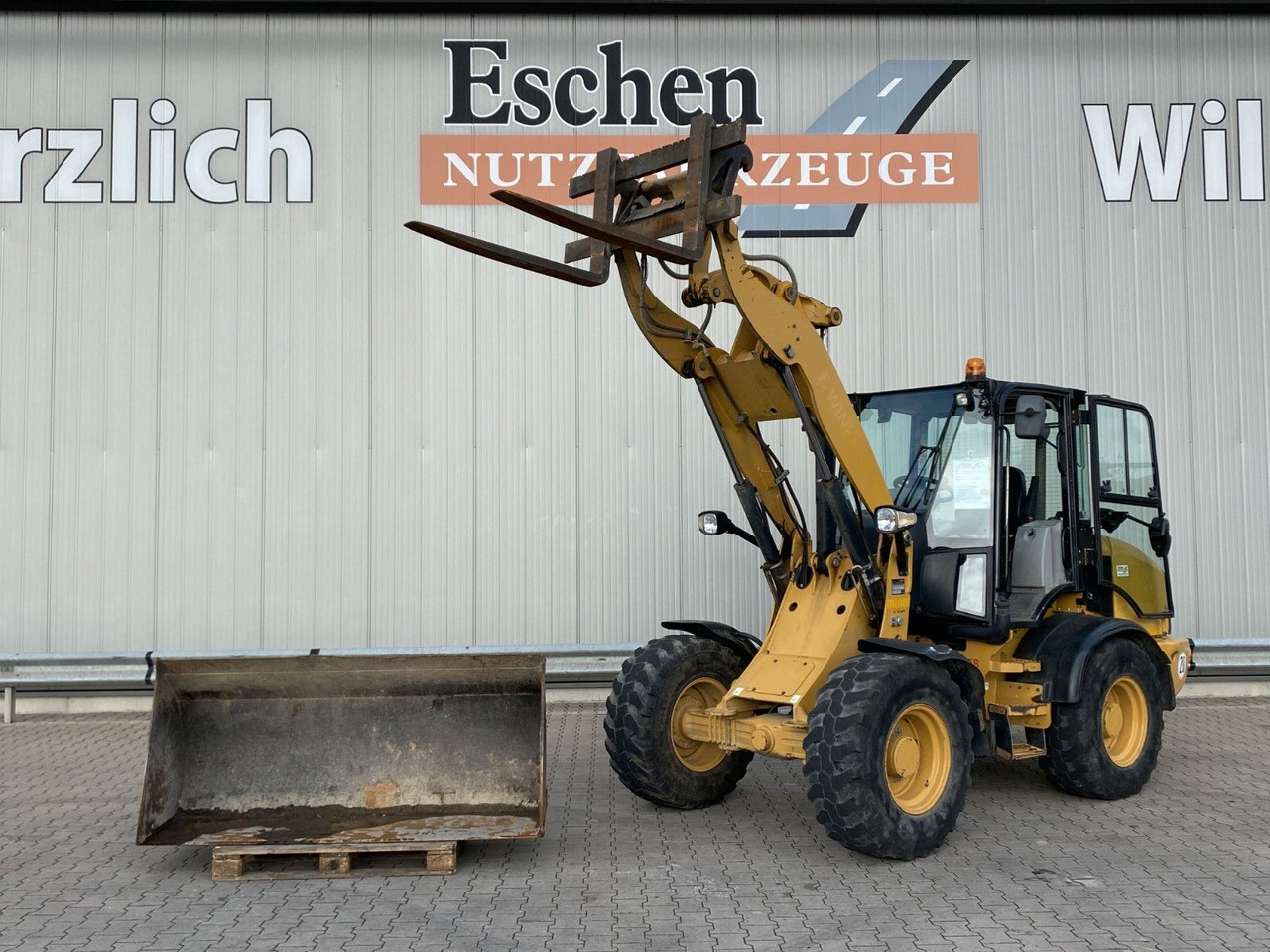 CAT 908 M | 55kw*Gabel + Schaufel - Máy xúc lật bánh lốp: hình 1 CAT 908 M | 55kw*Gabel + Schaufel - Máy xúc lật bánh lốp: hình 1