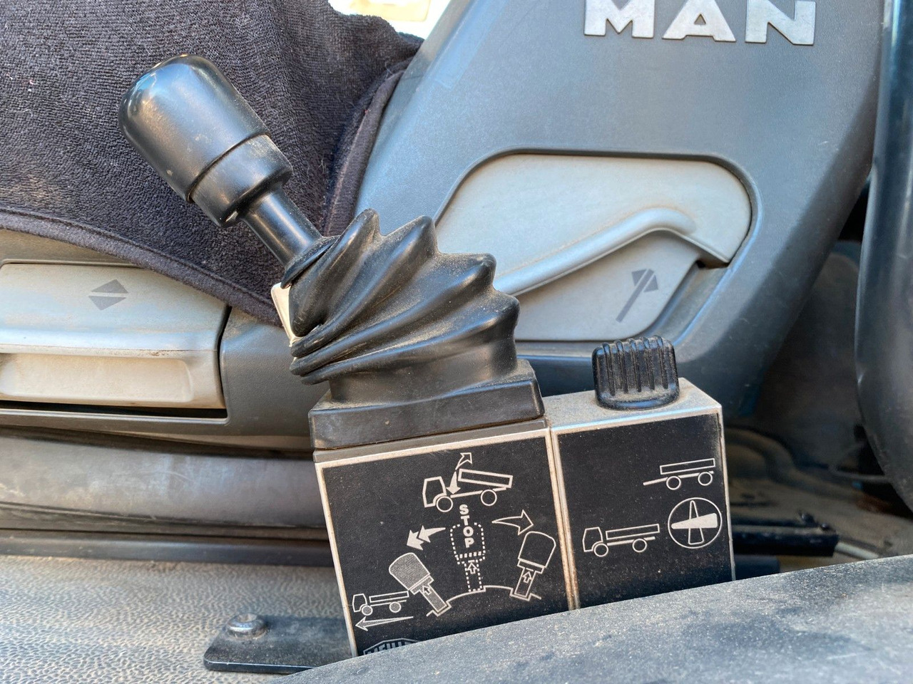 MAN TGM 18.290 4x4 | MEILLER*AHK*Oel*Blatt*1.Hand - Xe ben: hình 4 MAN TGM 18.290 4x4 | MEILLER*AHK*Oel*Blatt*1.Hand - Xe ben: hình 4