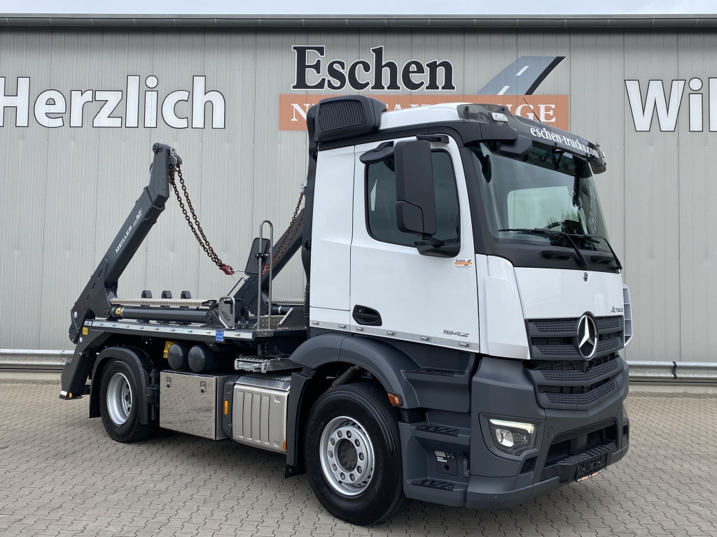 Xe tải chở thùng nhỏ Mercedes-Benz 1842 L Actros: hình 8