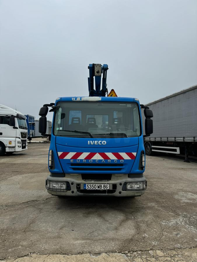 Iveco Eurocargo 100E19 - Nền bục trên không gắn trên xe tải: hình 2 Iveco Eurocargo 100E19 - Nền bục trên không gắn trên xe tải: hình 2