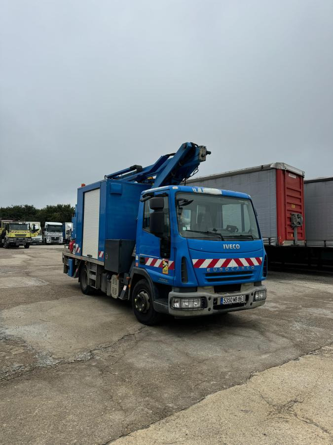 Iveco Eurocargo 100E19 - Nền bục trên không gắn trên xe tải: hình 3 Iveco Eurocargo 100E19 - Nền bục trên không gắn trên xe tải: hình 3