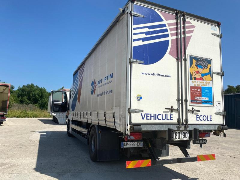 MAN TGX 18.360 - Xe tải thùng mui bạt: hình 4 MAN TGX 18.360 - Xe tải thùng mui bạt: hình 4