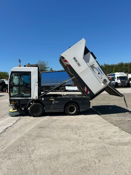Schmidt Clingo 500 COMPACT 400 - Xe quét đường: hình 2 Schmidt Clingo 500 COMPACT 400 - Xe quét đường: hình 2