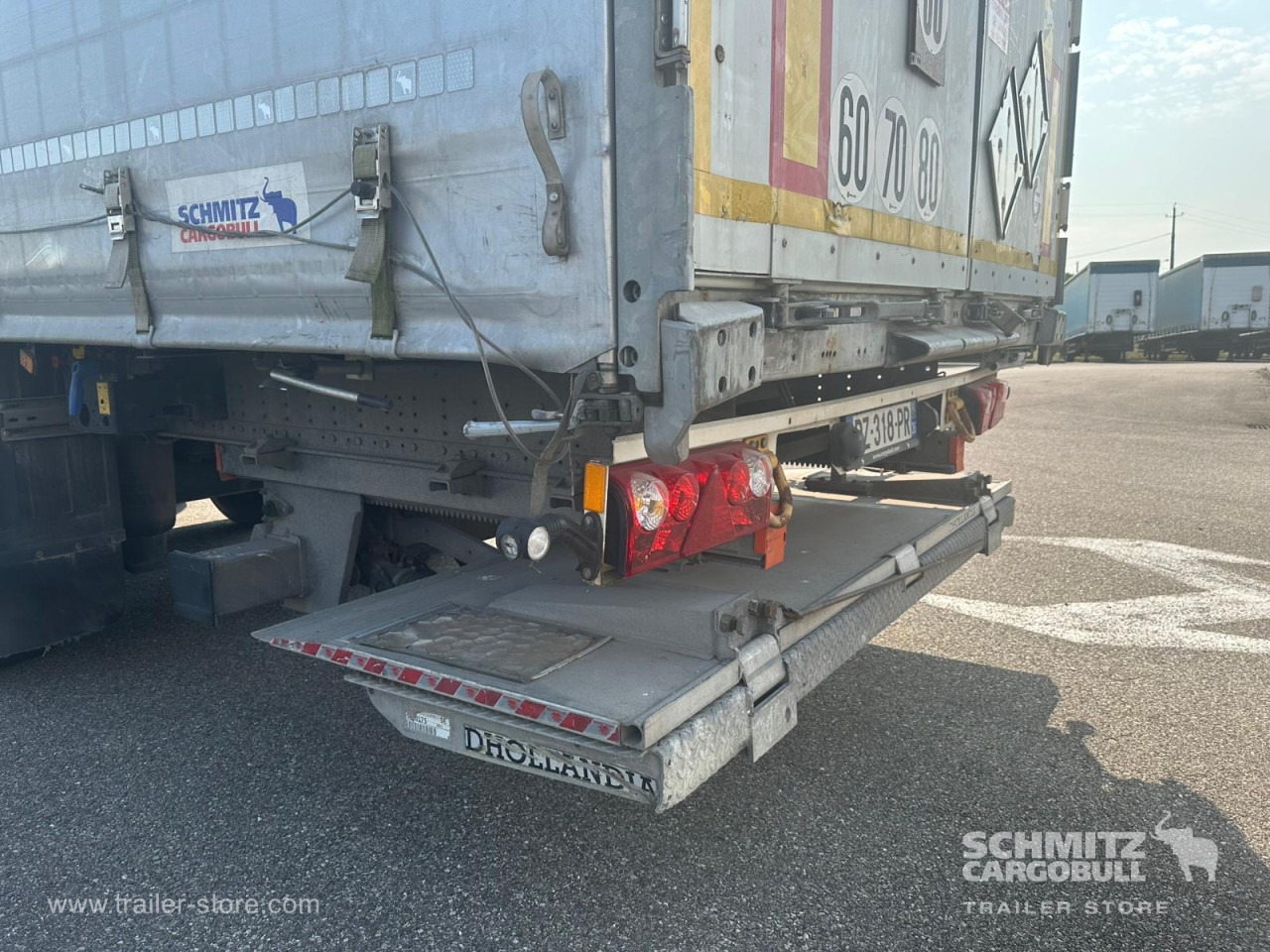 SCHMITZ Curtainsider Standard Taillift - Sơ mi rơ moóc mui bạt: hình 3 SCHMITZ Curtainsider Standard Taillift - Sơ mi rơ moóc mui bạt: hình 3