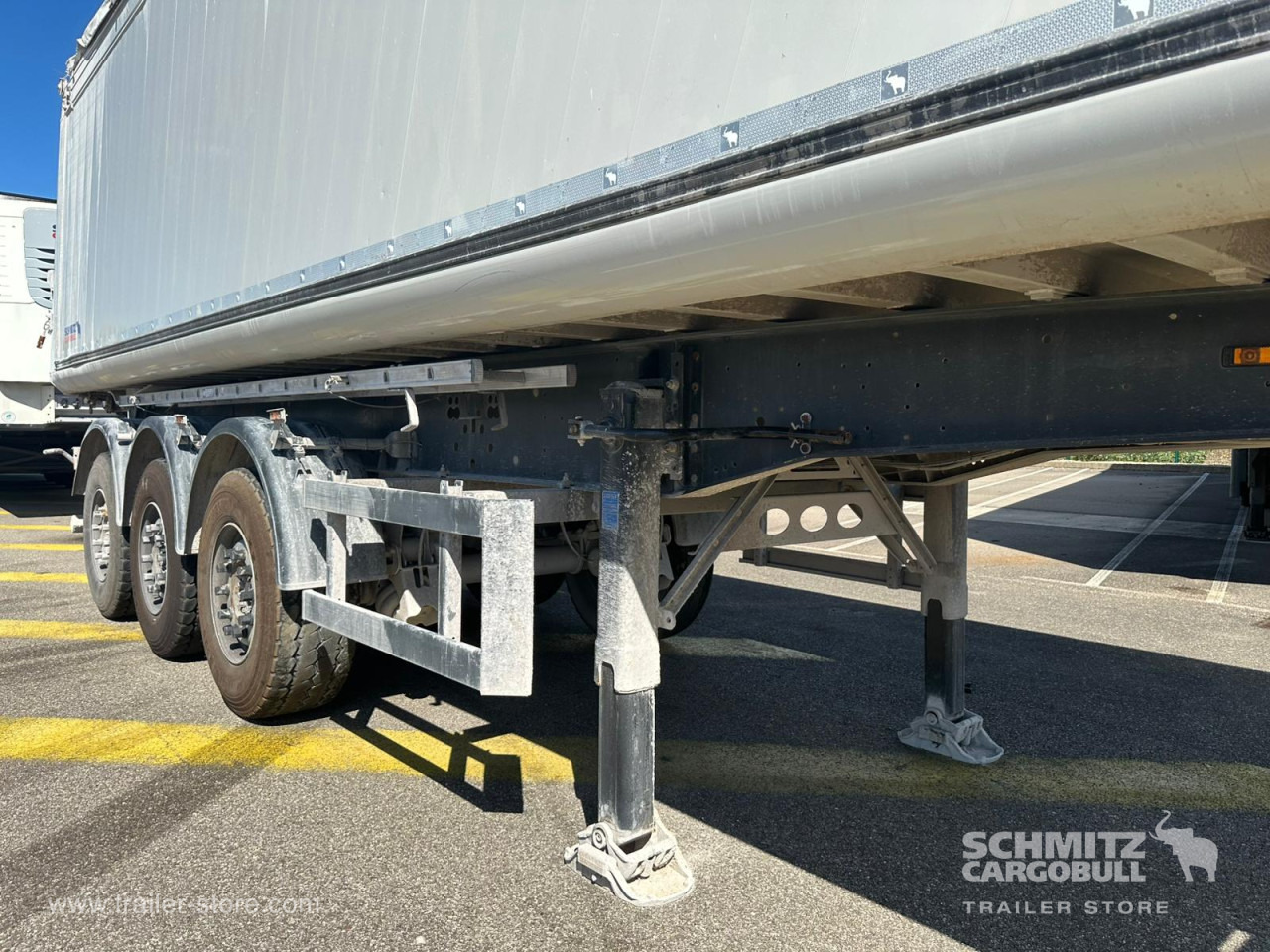 SCHMITZ Tipper Alu-square sided body 39m³ - Sơ mi rơ moóc ben: hình 4 SCHMITZ Tipper Alu-square sided body 39m³ - Sơ mi rơ moóc ben: hình 4