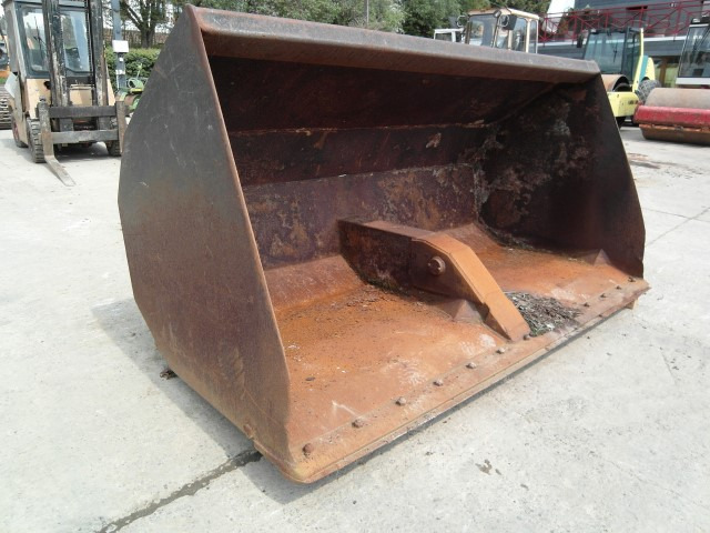 Case - Gầu xúc lật: hình 2 Case - Gầu xúc lật: hình 2