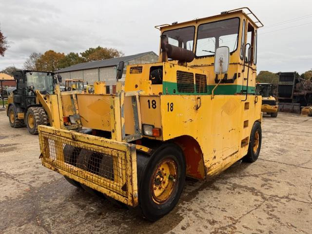 Hamm GRW 15 - Máy lăn khí nén: hình 1 Hamm GRW 15 - Máy lăn khí nén: hình 1