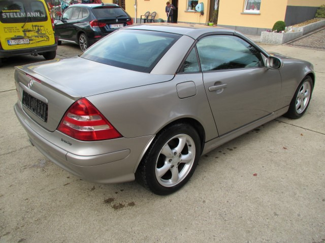 Mercedes SLK 200 - Xe hơi: hình 3 Mercedes SLK 200 - Xe hơi: hình 3