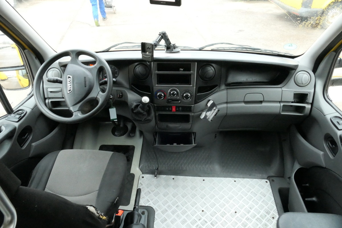 Interior photo 2: Xe tải nhỏ thùng kín IVECO Daily 35 S11 C30C AUTOMATIK KAMERA MAXI KAMERA R