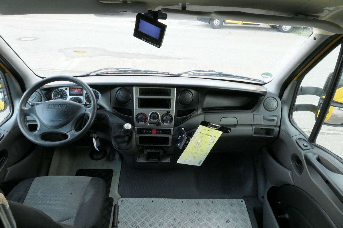 Interior photo 2: Xe tải nhỏ thùng kín IVECO Daily 35 S11 C30C AUTOMATIK KAMERA MAXI Regale D