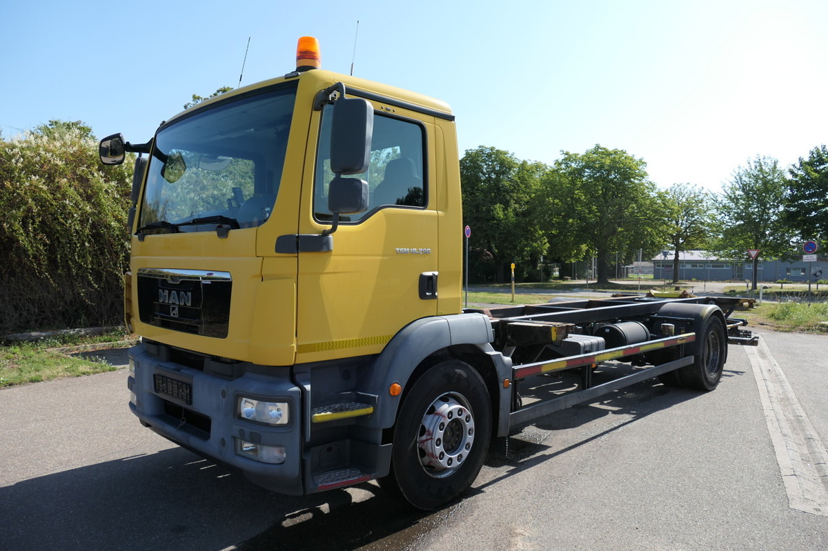 MAN TGM 18.290 LLLC Umsetzfahrzeug KLIMA AHK - Xe chở container/ Xe tải hoán đổi thân: hình 1 MAN TGM 18.290 LLLC Umsetzfahrzeug KLIMA AHK - Xe chở container/ Xe tải hoán đổi thân: hình 1