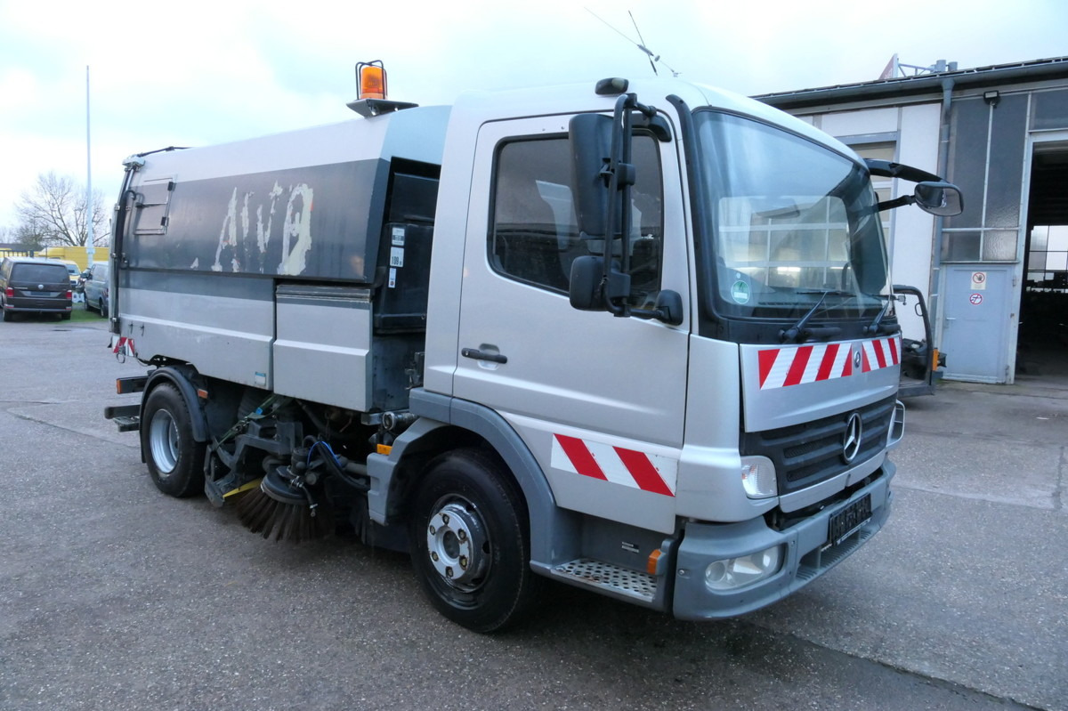 MERCEDES-BENZ Atego 1018 Rechtslenker Schmidt SK 500 R Rückfah - Xe quét đường: hình 3 MERCEDES-BENZ Atego 1018 Rechtslenker Schmidt SK 500 R Rückfah - Xe quét đường: hình 3