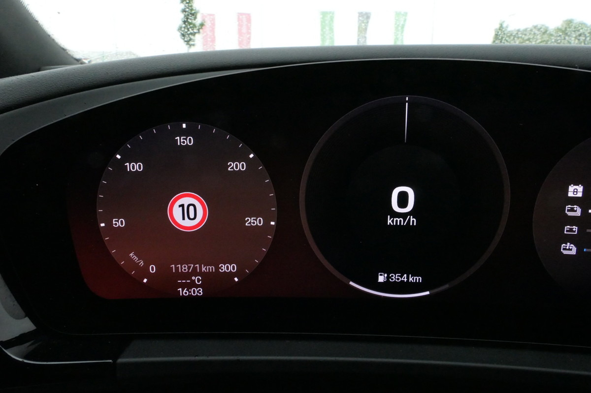 Cho thuê PORSCHE Macan 4 Electric - Bose Soundsystem Kombilimousi PORSCHE Macan 4 Electric - Bose Soundsystem Kombilimousi: hình 12