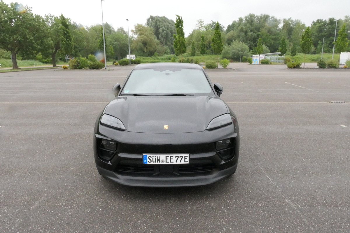 PORSCHE Macan 4 Electric - Bose Soundsystem Kombilimousi - SUV: hình 3 PORSCHE Macan 4 Electric - Bose Soundsystem Kombilimousi - SUV: hình 3