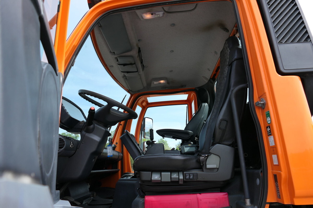 Interior photo 2: Xe tải thùng lửng/ Phẳng, Tiện ích/ Xe đặc dụng UNIMOG U400  405/12 AHK KLIMA ZAPFWELLE vorn SFZ KOMMUN