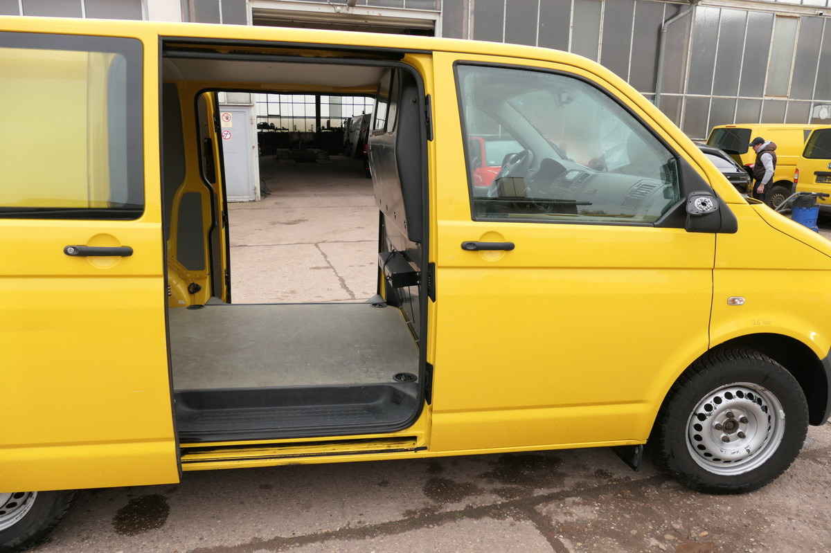 Interior photo 2: Xe van nhỏ gọn VW T5 Transporter 2.0 TDI EURO-5 CoC PARKTRONIK Interior photo 2: Xe van nhỏ gọn VW T5 Transporter 2.0 TDI EURO-5 CoC PARKTRONIK