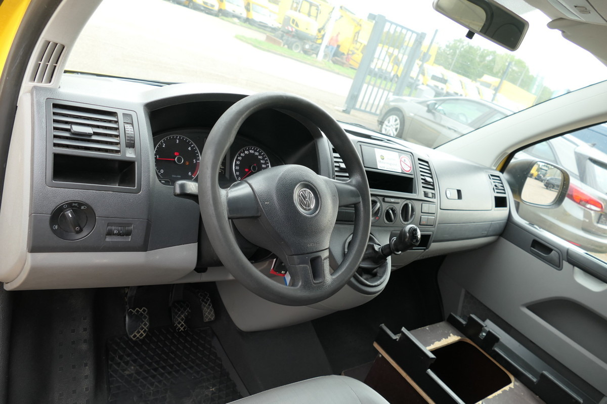 Interior photo 3: Cho thuê VW T5 Transporter 2.0 TDI PARKTRONIK EURO-5 2xSCHIE VW T5 Transporter 2.0 TDI PARKTRONIK EURO-5 2xSCHIE
