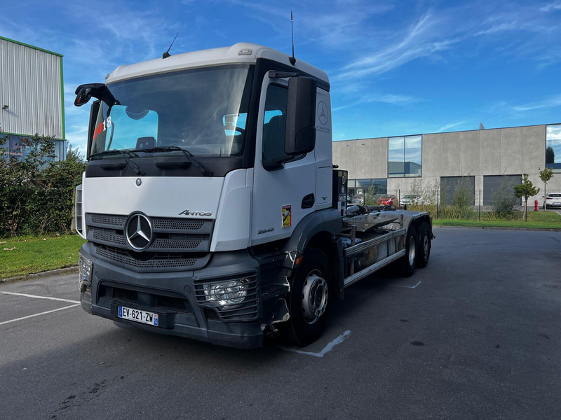 Mercedes-Benz Actros 2543 - Xe tải nâng móc: hình 2 Mercedes-Benz Actros 2543 - Xe tải nâng móc: hình 2