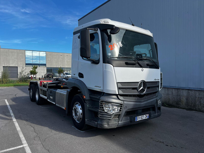 Mercedes-Benz Actros 2543 - Xe tải nâng móc: hình 3 Mercedes-Benz Actros 2543 - Xe tải nâng móc: hình 3