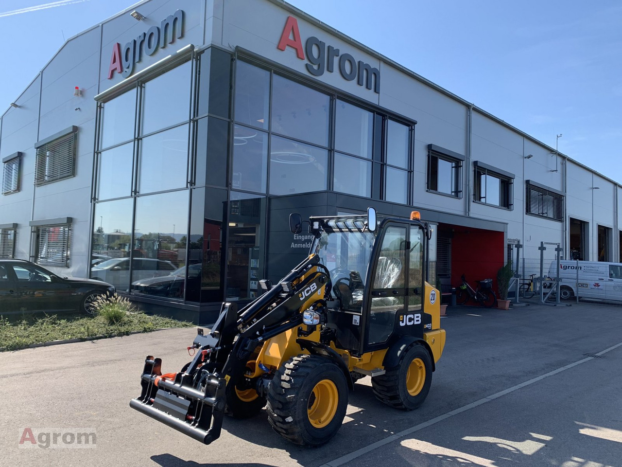 JCB 403 Plus - Máy xúc lật mini gấp khúc: hình 1 JCB 403 Plus - Máy xúc lật mini gấp khúc: hình 1