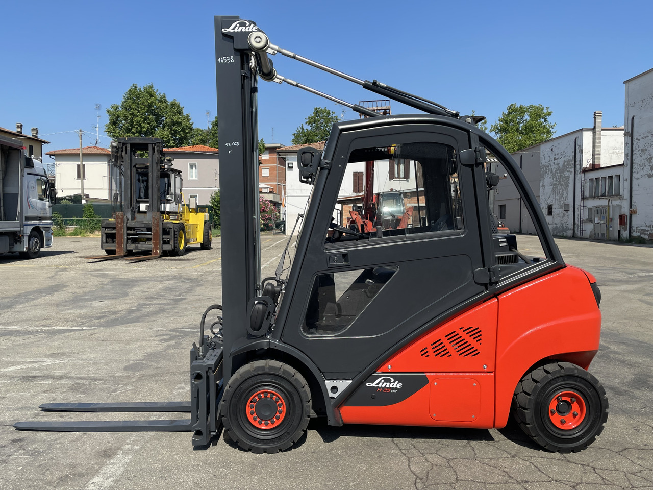 LINDE H 25 D - Xe nâng diesel: hình 2 LINDE H 25 D - Xe nâng diesel: hình 2