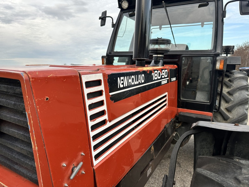 New Holland 180-90 DT - Máy cày: hình 2 New Holland 180-90 DT - Máy cày: hình 2