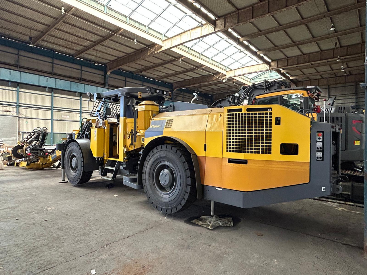 Atlas Copco (Epiroc) Boltec EC - Máy doa định hướng: hình 2 Atlas Copco (Epiroc) Boltec EC - Máy doa định hướng: hình 2
