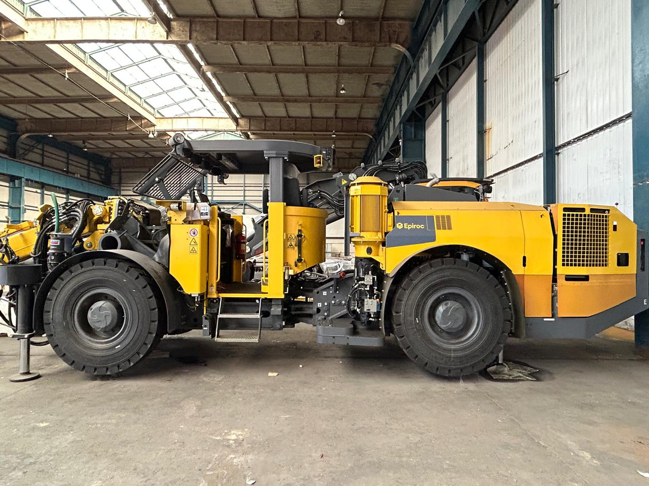 Atlas Copco (Epiroc) Boltec EC - Máy doa định hướng: hình 1 Atlas Copco (Epiroc) Boltec EC - Máy doa định hướng: hình 1