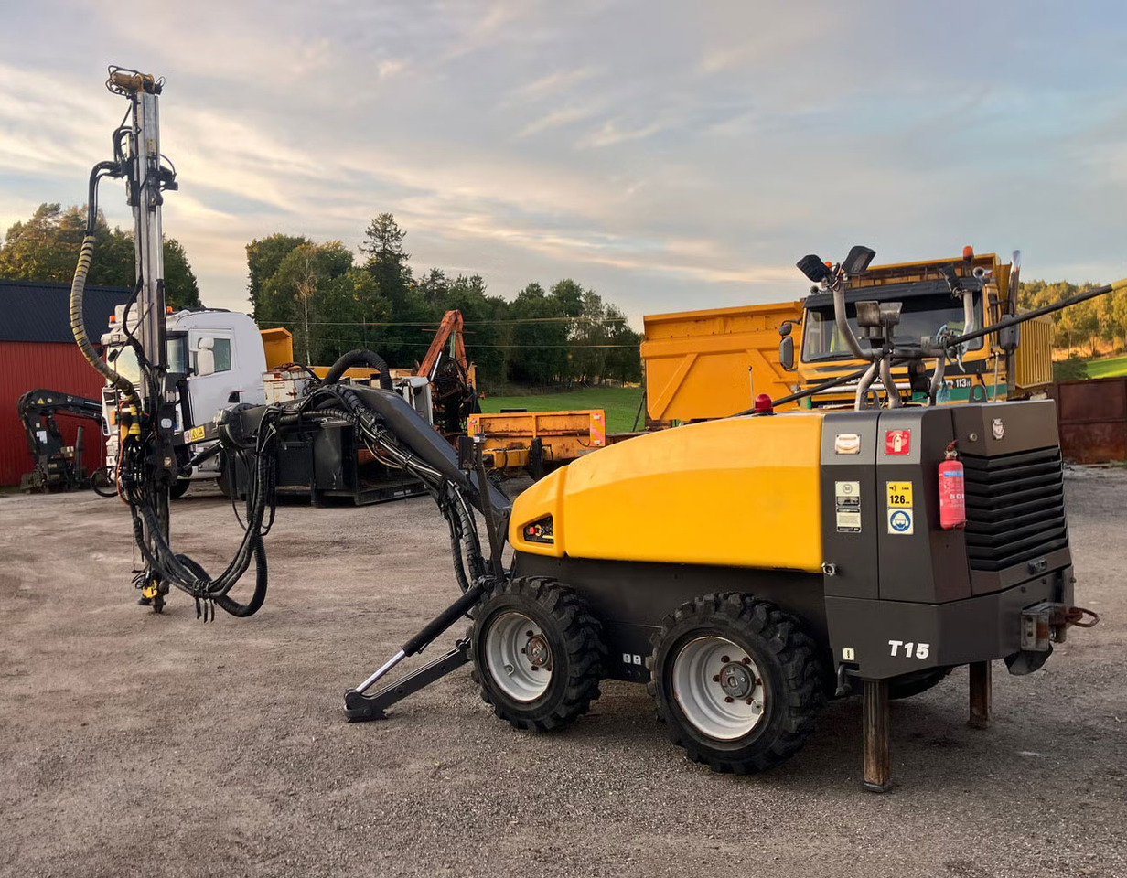 Atlas Copco FlexiROC T15R-01 - Giàn khoan: hình 2 Atlas Copco FlexiROC T15R-01 - Giàn khoan: hình 2