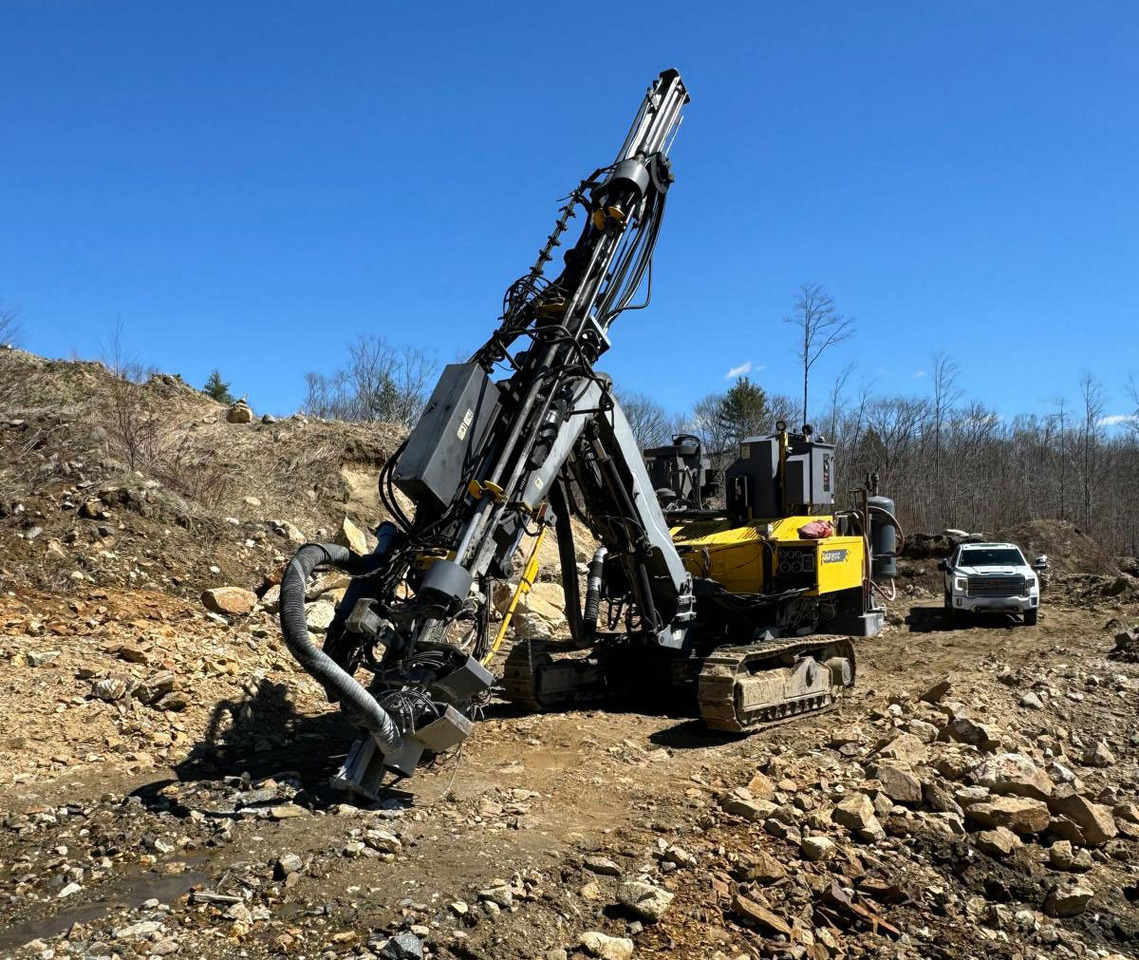 Atlas Copco FlexiROC T30R - Giàn khoan: hình 2 Atlas Copco FlexiROC T30R - Giàn khoan: hình 2