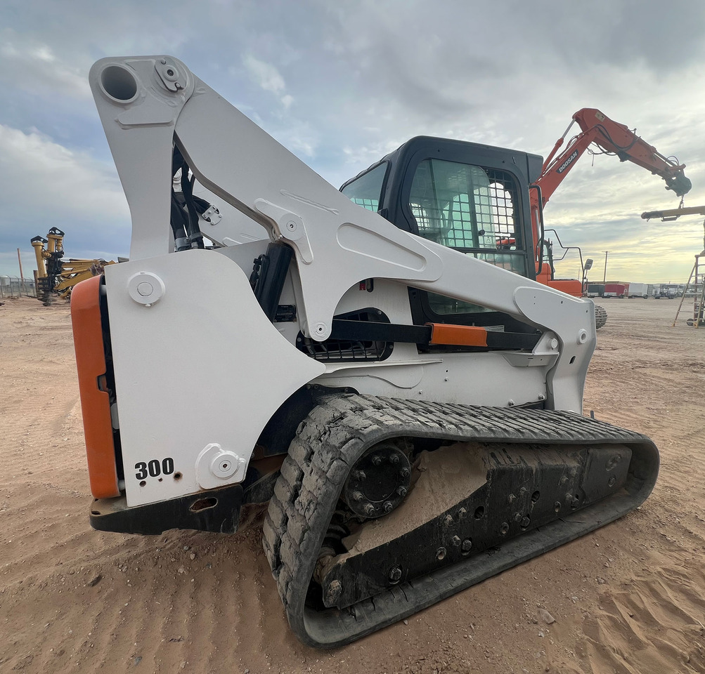 Bobcat T870 - Máy xúc lật đa năng: hình 5 Bobcat T870 - Máy xúc lật đa năng: hình 5