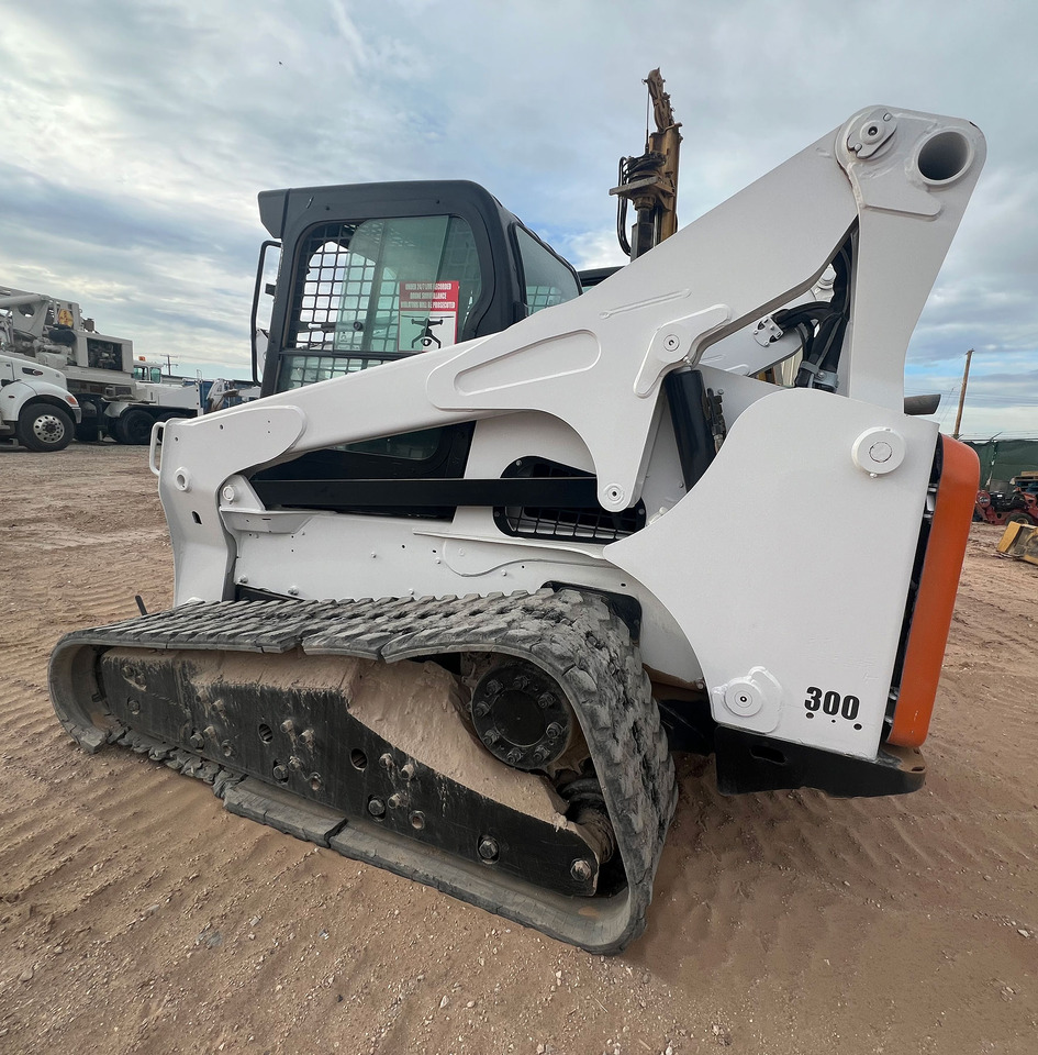 Bobcat T870 - Máy xúc lật đa năng: hình 4 Bobcat T870 - Máy xúc lật đa năng: hình 4