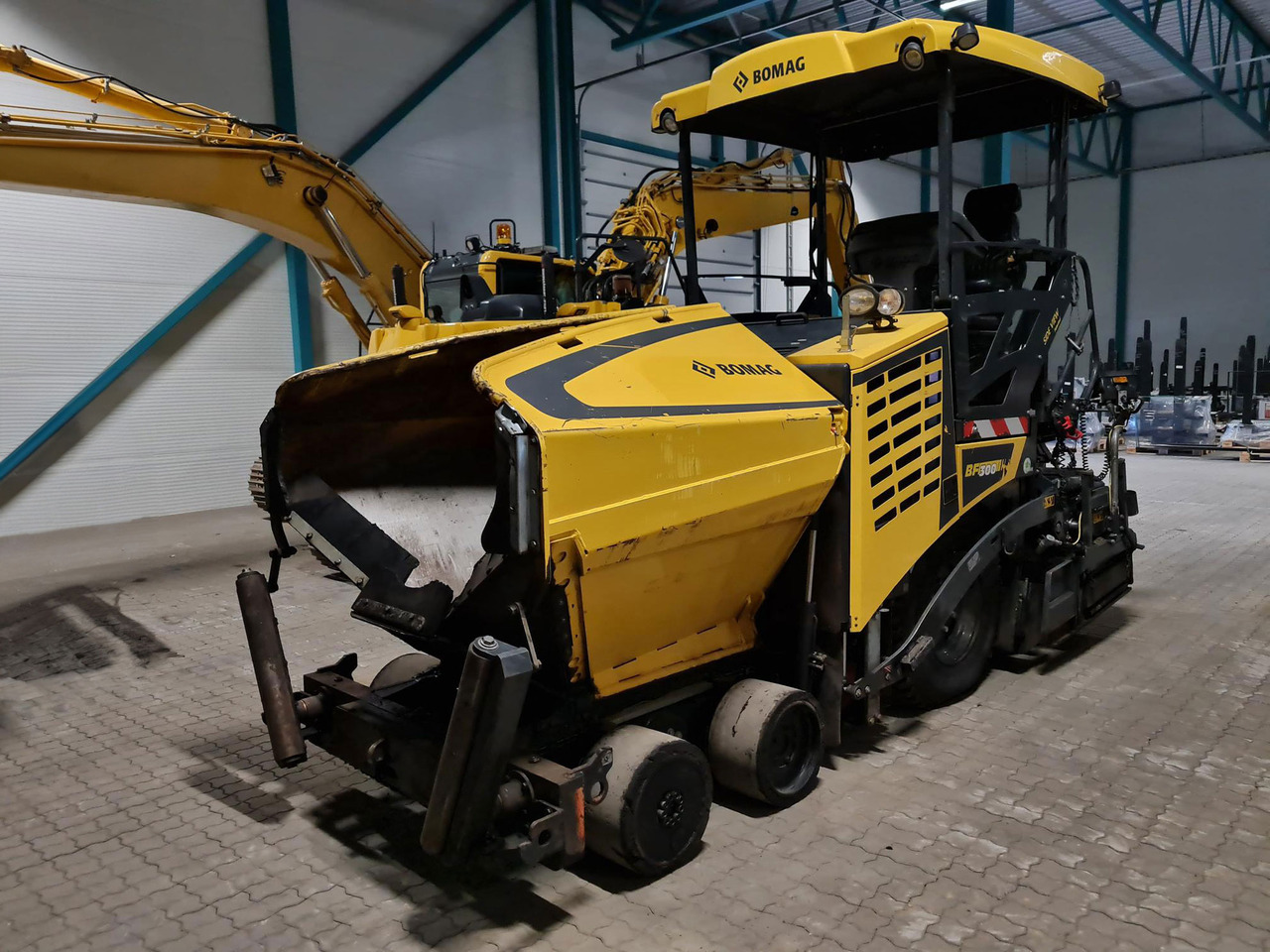 Bomag BF 300 P-2 - Máy lát nhựa đường: hình 1 Bomag BF 300 P-2 - Máy lát nhựa đường: hình 1