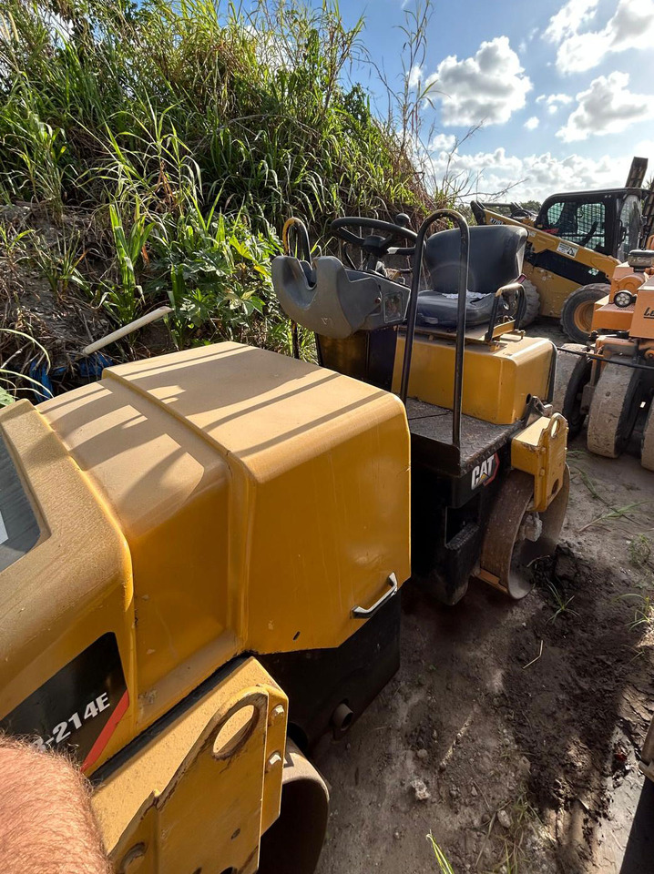 Caterpillar CB-214E - Máy lăn: hình 4 Caterpillar CB-214E - Máy lăn: hình 4