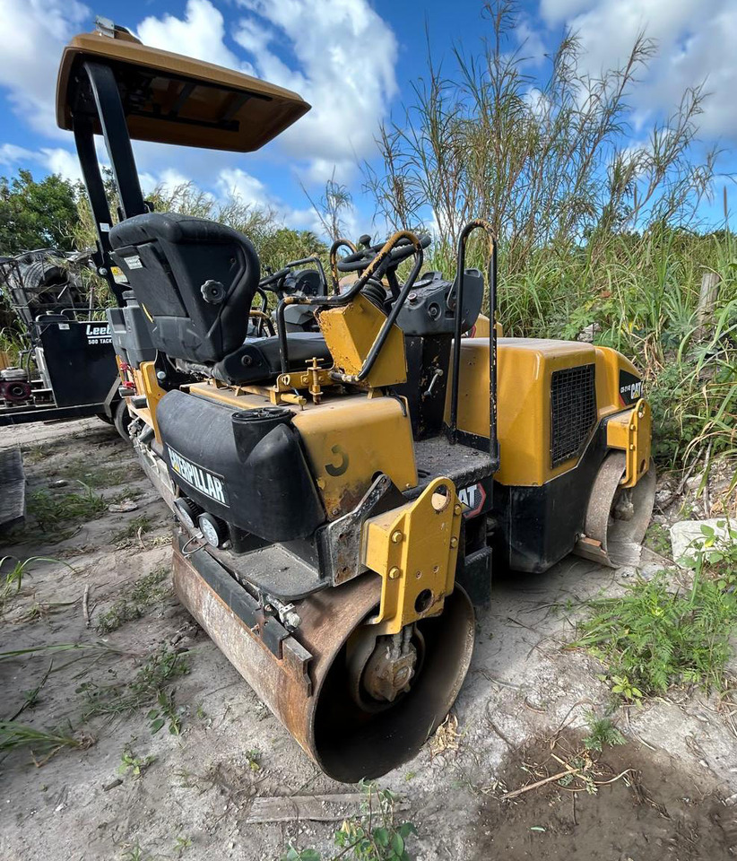 Caterpillar CB-214E - Máy lăn: hình 3 Caterpillar CB-214E - Máy lăn: hình 3