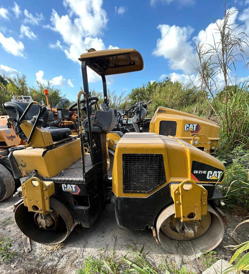 Caterpillar CB-214E - Máy lăn: hình 1 Caterpillar CB-214E - Máy lăn: hình 1