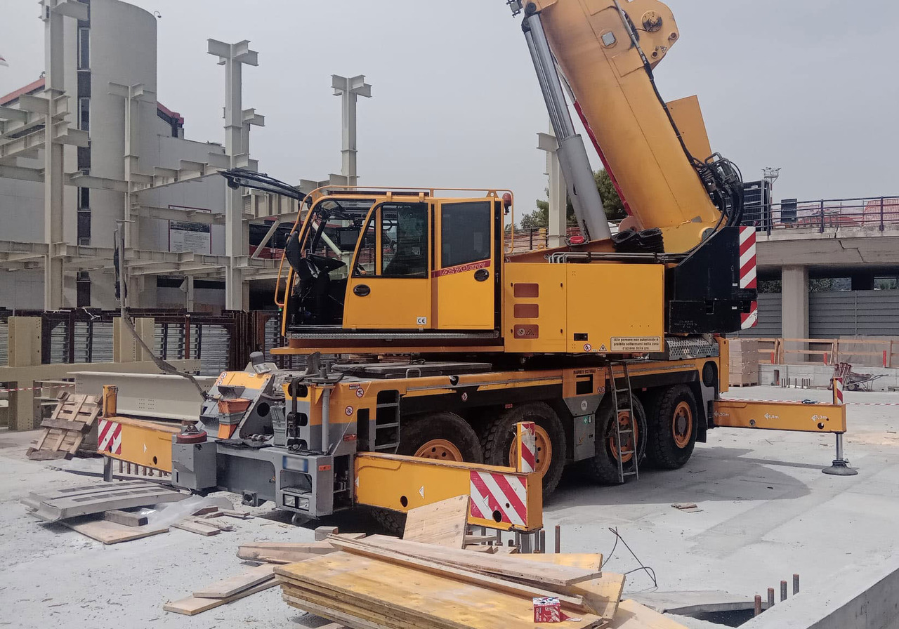 Demag AC 70 City - Cẩu bánh lốp: hình 2 Demag AC 70 City - Cẩu bánh lốp: hình 2