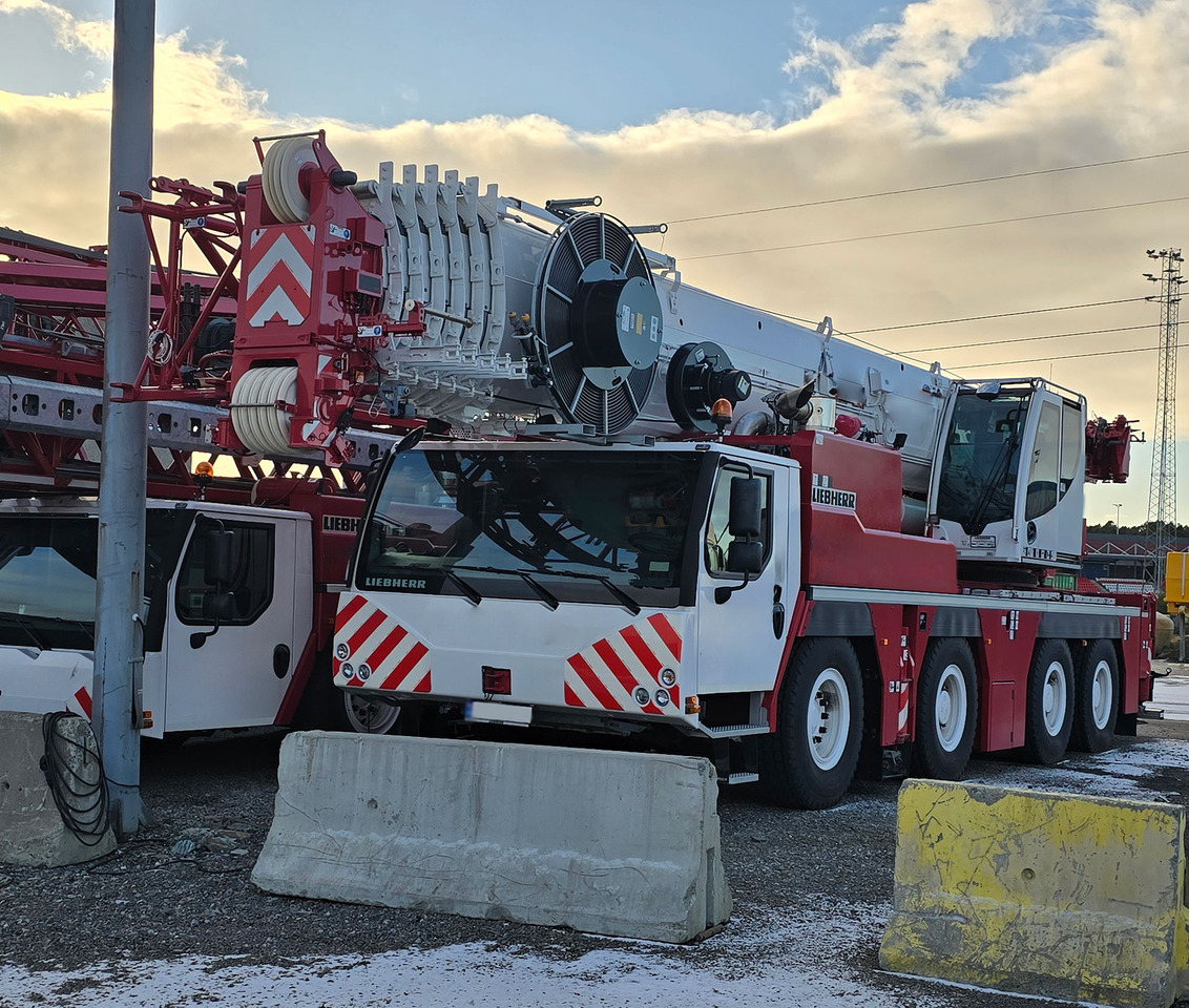 Liebherr LTM 1120-4.1 - Cẩu bánh lốp: hình 1 Liebherr LTM 1120-4.1 - Cẩu bánh lốp: hình 1
