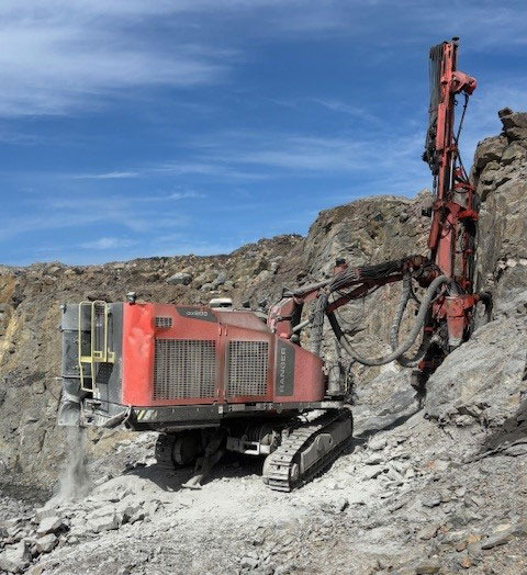 Sandvik DX800 - Giàn khoan: hình 2 Sandvik DX800 - Giàn khoan: hình 2