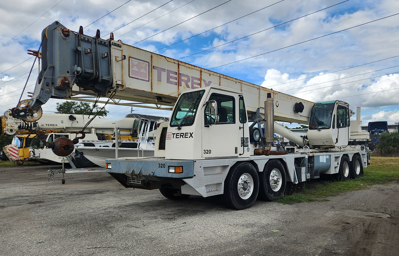 Terex T560 - Cẩu bánh lốp: hình 1 Terex T560 - Cẩu bánh lốp: hình 1