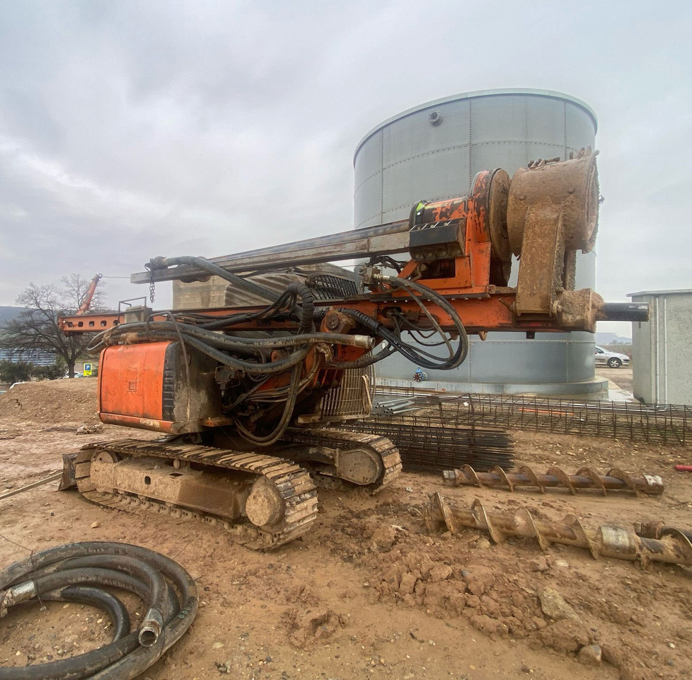 Tescar CF3 - Máy đóng cọc: hình 1 Tescar CF3 - Máy đóng cọc: hình 1