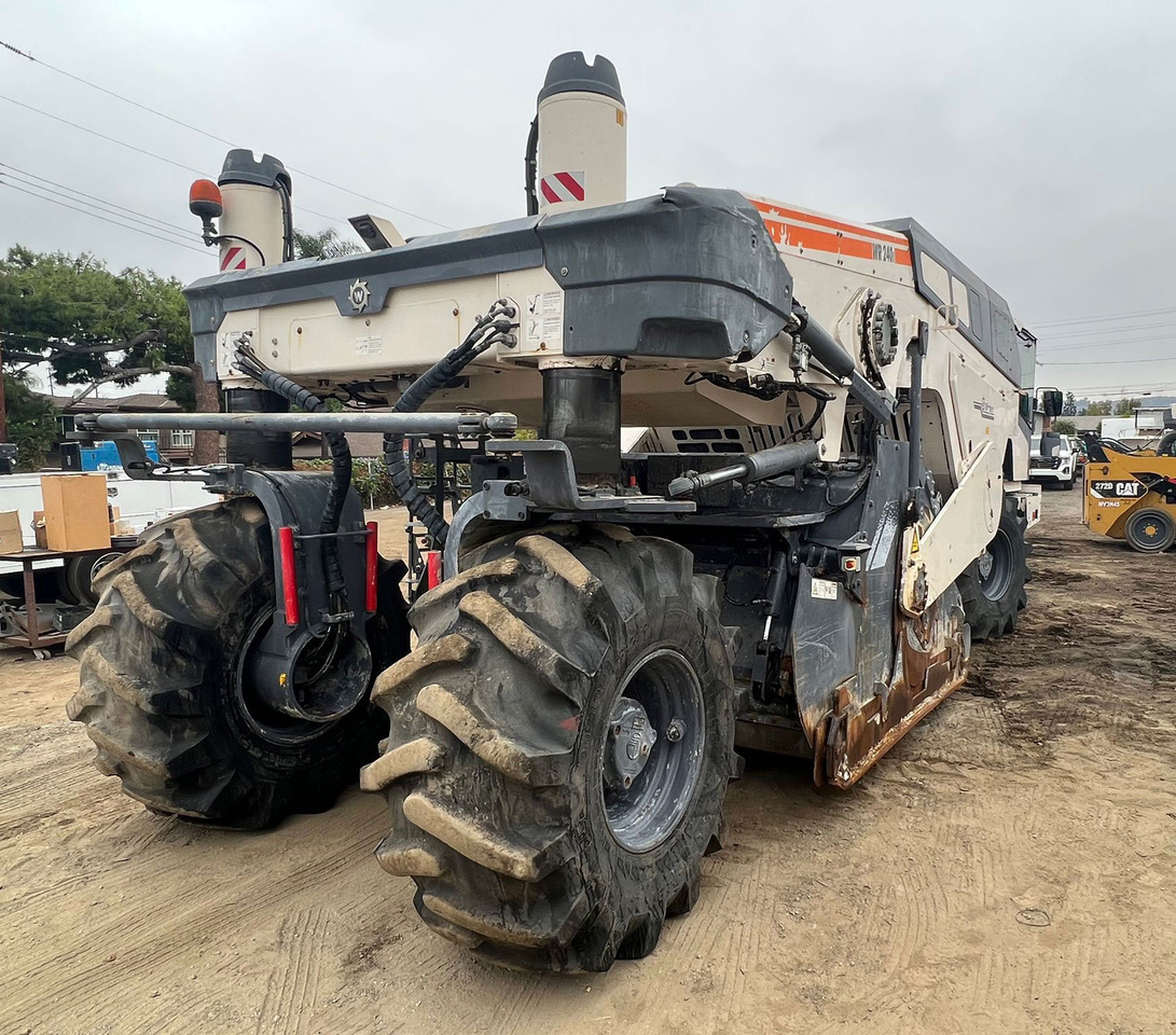 Wirtgen WR 240 I - Máy san nền đất: hình 5 Wirtgen WR 240 I - Máy san nền đất: hình 5