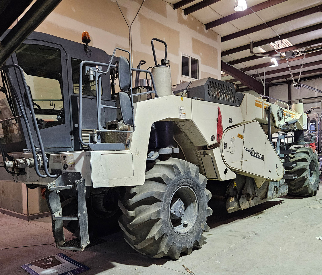 Wirtgen WR 2400 - Máy san nền đất: hình 3 Wirtgen WR 2400 - Máy san nền đất: hình 3