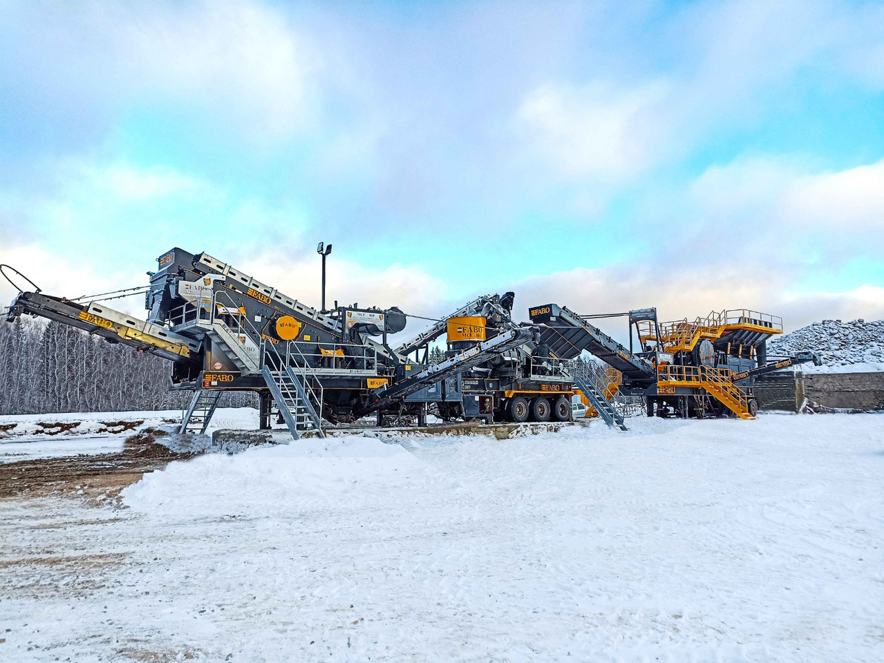 FABO Mobile crusher - Máy nghiền di động: hình 5 FABO Mobile crusher - Máy nghiền di động: hình 5