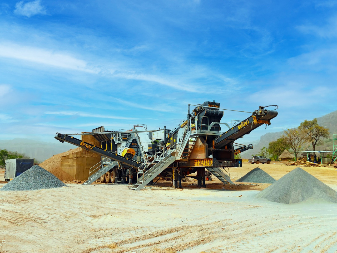 FABO Mobile crusher - Máy nghiền di động: hình 1 FABO Mobile crusher - Máy nghiền di động: hình 1