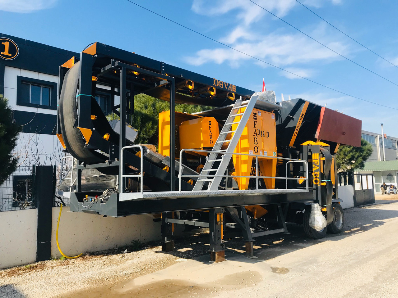 FABO Mobile crusher - Máy nghiền di động: hình 2 FABO Mobile crusher - Máy nghiền di động: hình 2