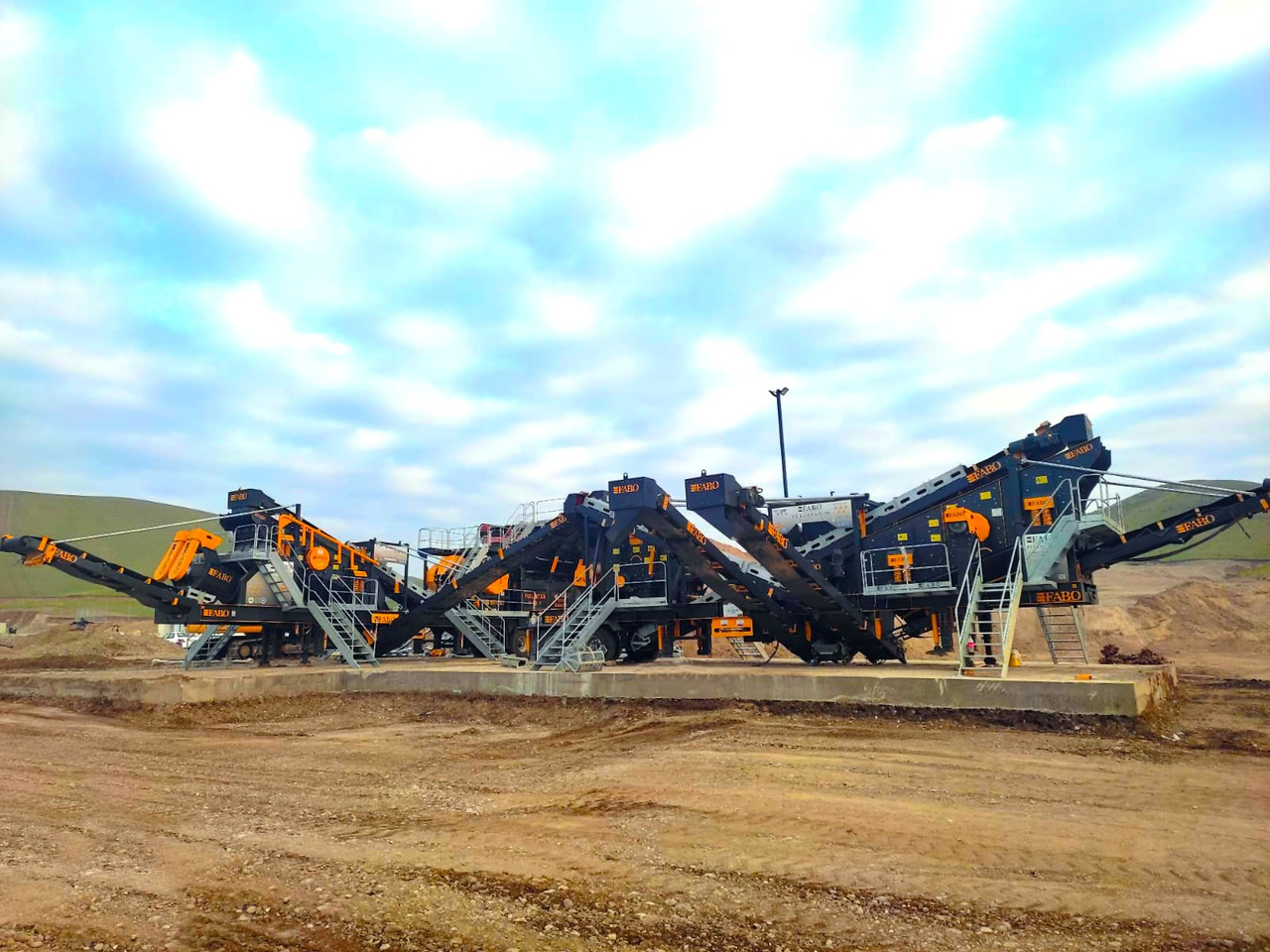 FABO Mobile crusher - Máy nghiền di động: hình 5 FABO Mobile crusher - Máy nghiền di động: hình 5